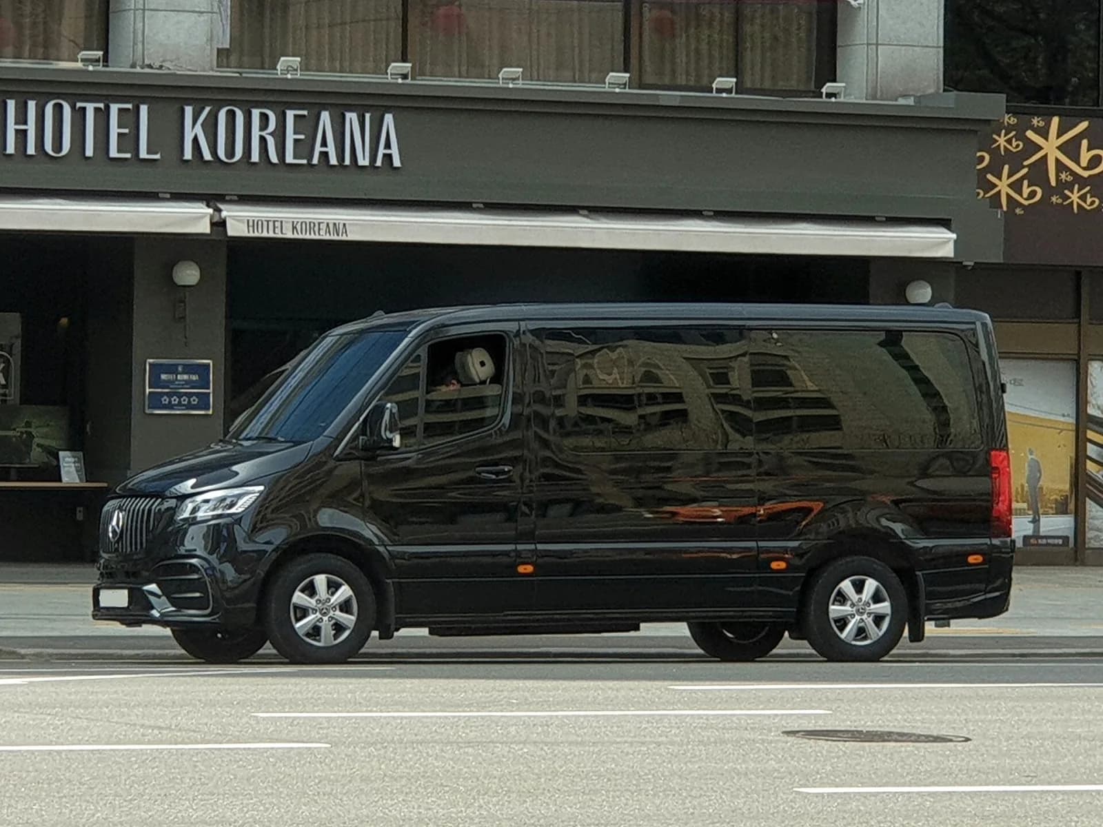 Sprinter van, photo 2 of 3